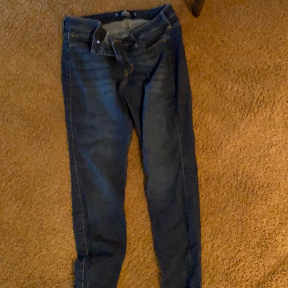 Hollister dark rinse jeans! Worn once!